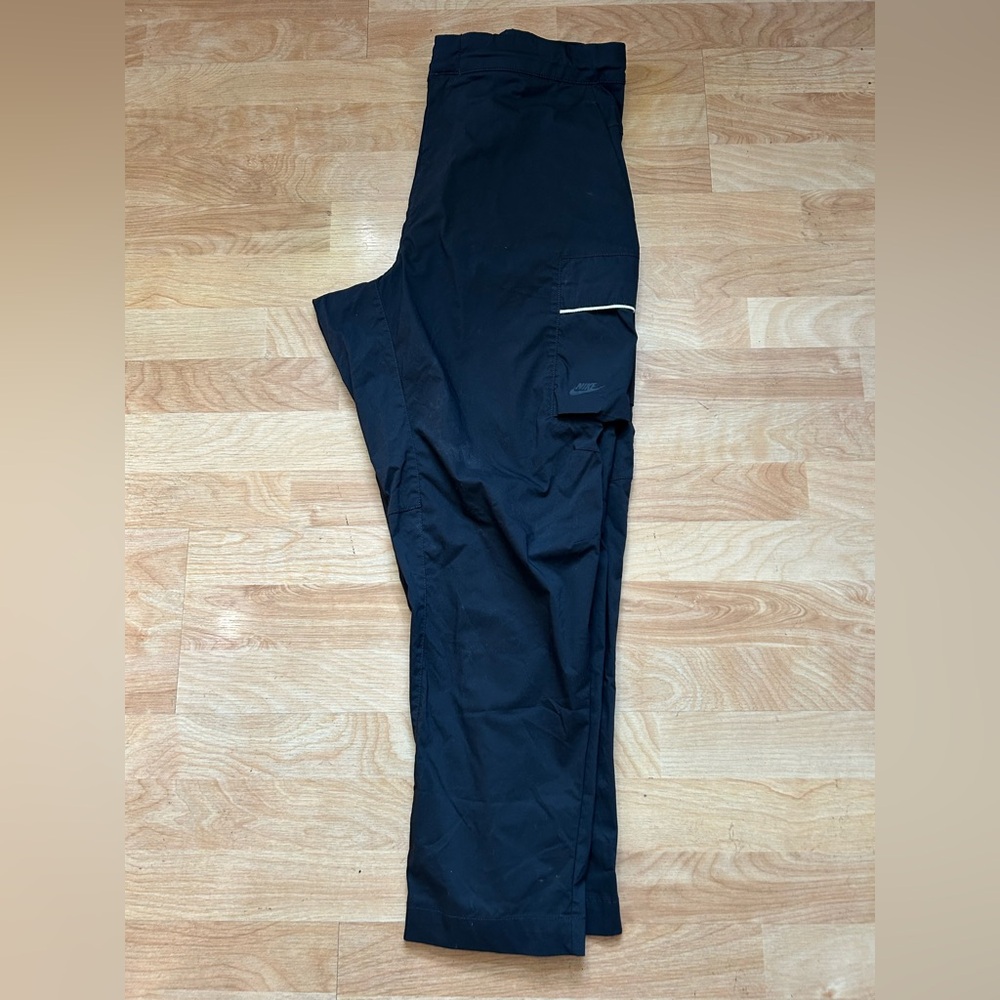 Men’s Nike Sportswear cargo type pants sz 36/L